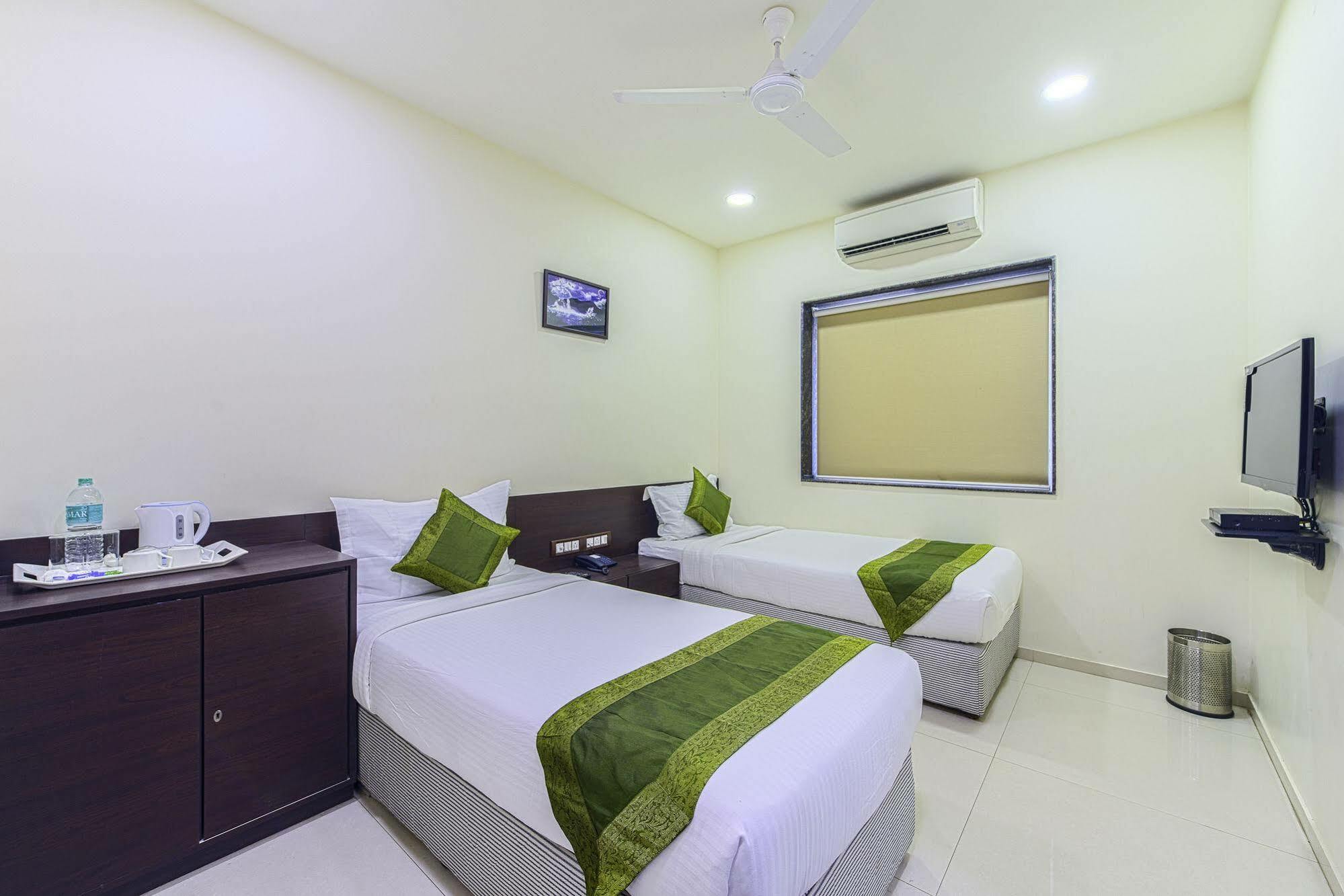 Oyo 16703 Hotel The Platinum كولكاتا المظهر الخارجي الصورة