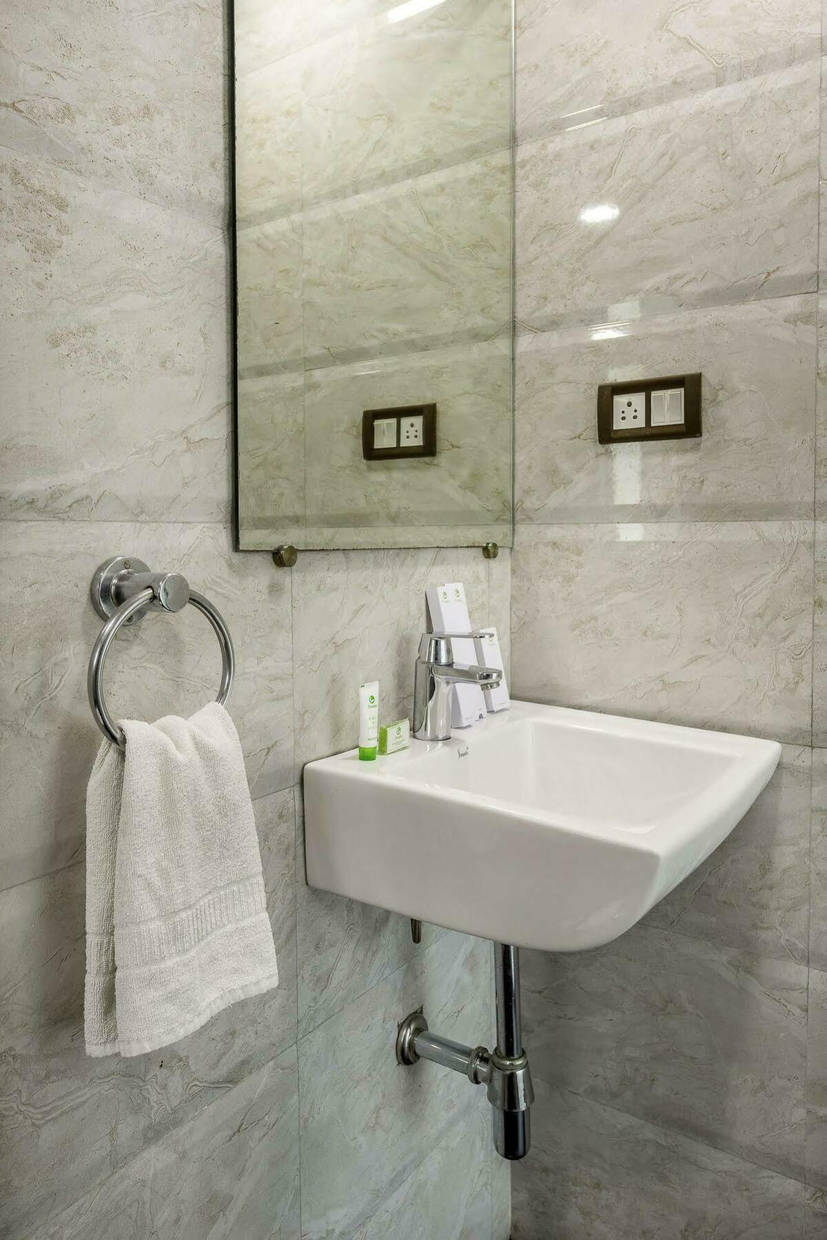 Oyo 16703 Hotel The Platinum كولكاتا المظهر الخارجي الصورة