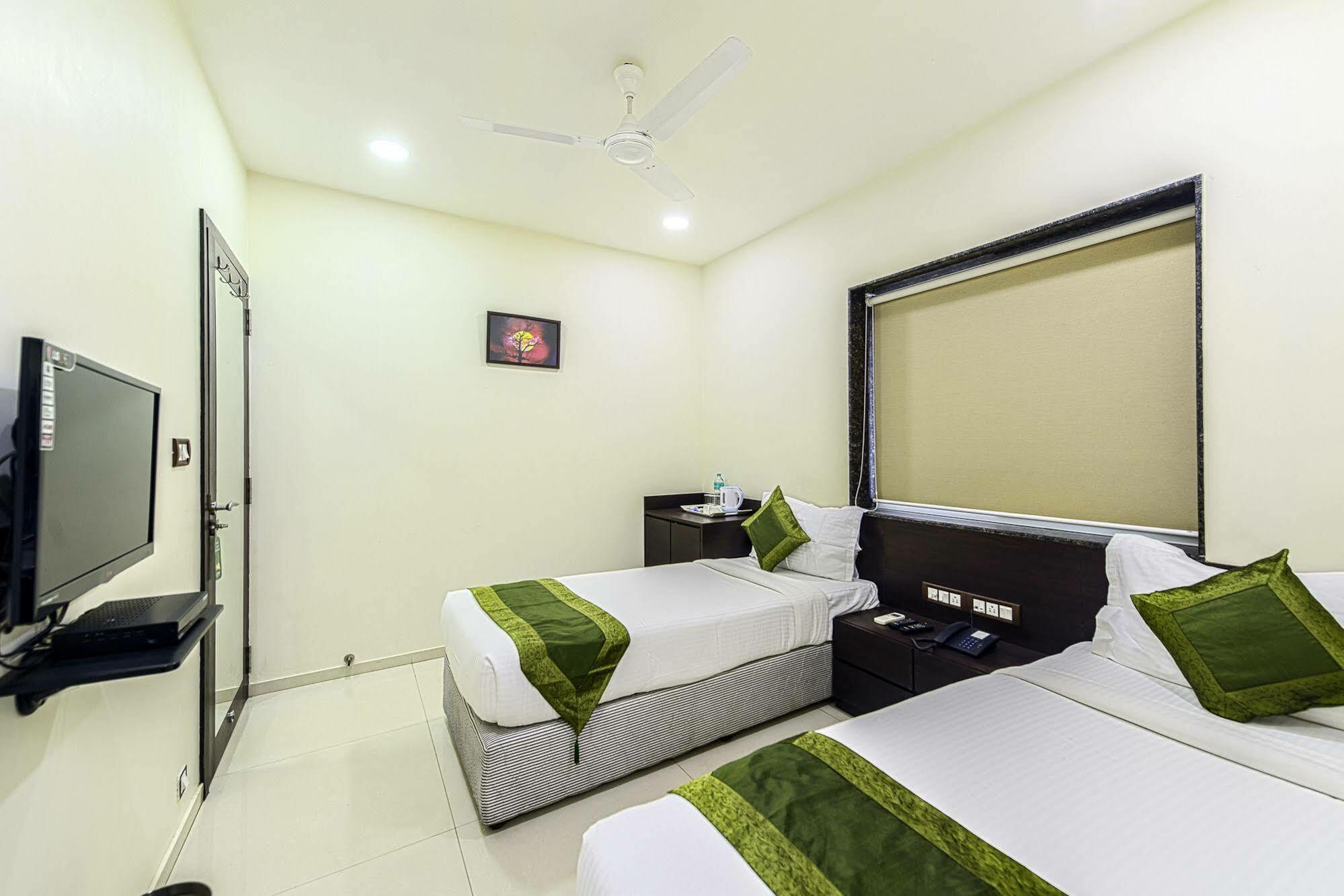 Oyo 16703 Hotel The Platinum كولكاتا المظهر الخارجي الصورة